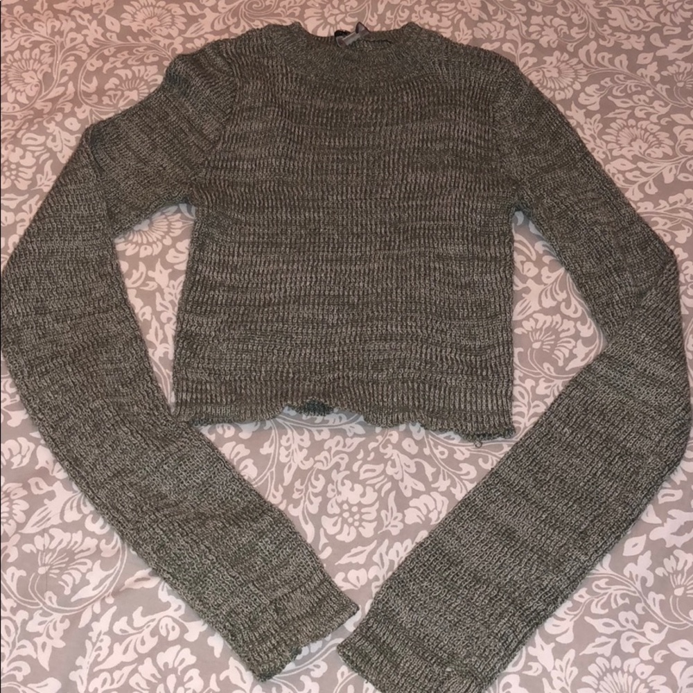 GREEN KNIT CROP TOP